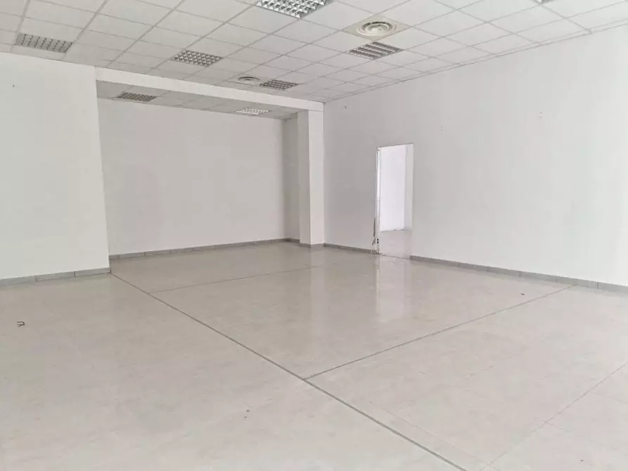 Immagine 7 di Negozio in vendita  in via Marconi, N. 2 a Bolzano Vicentino