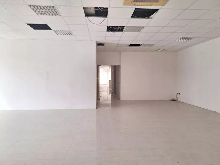 Immagine 10 di Negozio in vendita  in via Marconi, N. 2 a Bolzano Vicentino