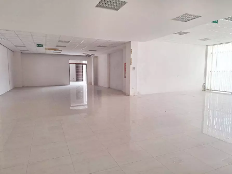 Immagine 12 di Negozio in vendita  in via Marconi, N. 2 a Bolzano Vicentino