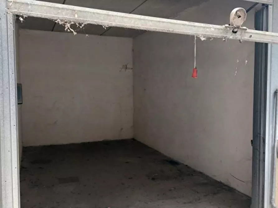 Immagine 2 di Posto auto in vendita  in Via dei Giardinetti, N. 158 a Roma