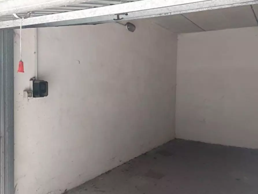 Immagine 3 di Posto auto in vendita  in Via dei Giardinetti, N. 158 a Roma