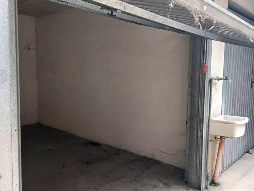 Immagine 4 di Posto auto in vendita  in Via dei Giardinetti, N. 158 a Roma