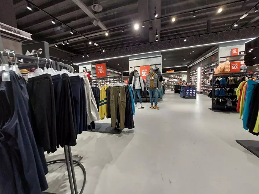 Immagine 4 di Negozio in vendita  in VIA EMILIA PARMENSE, N. 153 a Piacenza