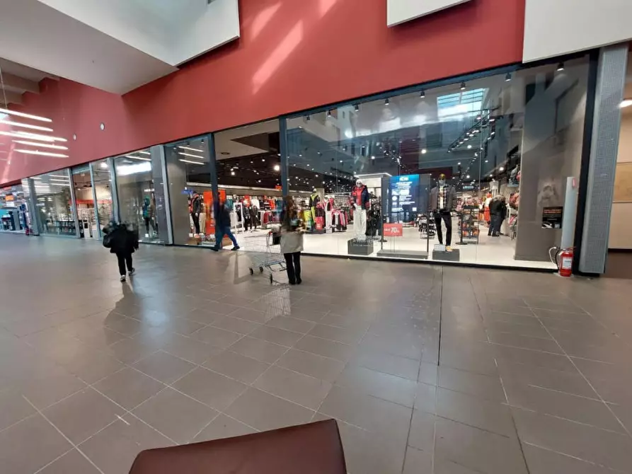 Immagine 5 di Negozio in vendita  in VIA EMILIA PARMENSE, N. 153 a Piacenza