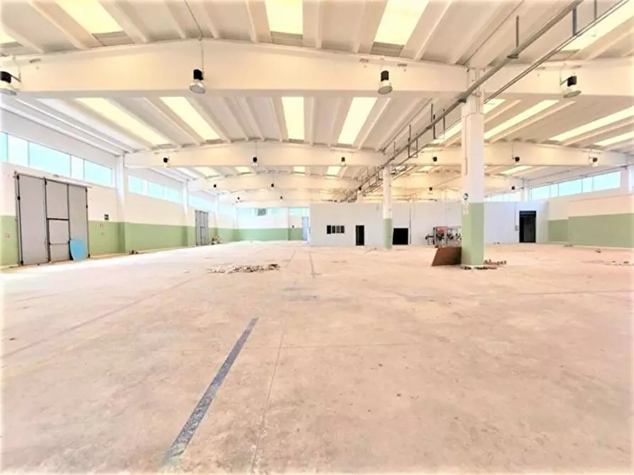 Immagine 13 di Capannone industriale in vendita  in Via Arenella, N. 1 a Giuliano Teatino