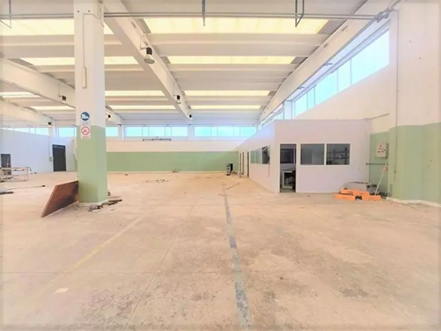 Immagine 14 di Capannone industriale in vendita  in Via Arenella, N. 1 a Giuliano Teatino