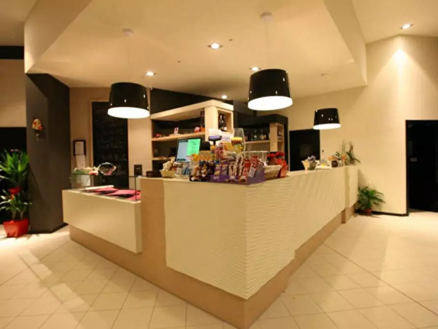 Immagine 3 di Negozio in vendita  in PIAZZA ILARIA ALPI, N. 25 a Nonantola