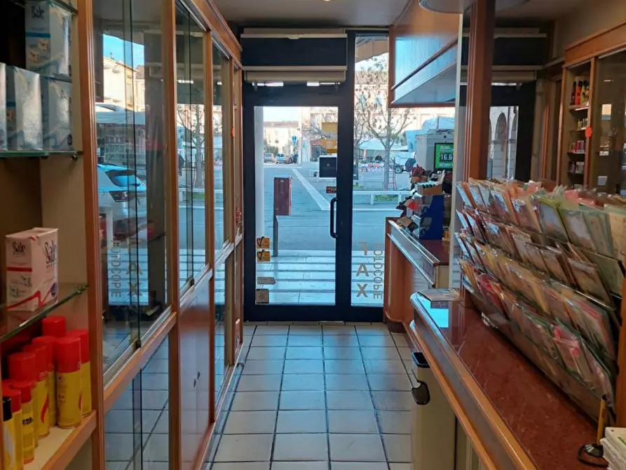 Immagine 1 di Negozio in vendita  in zona centrale a Fusignano