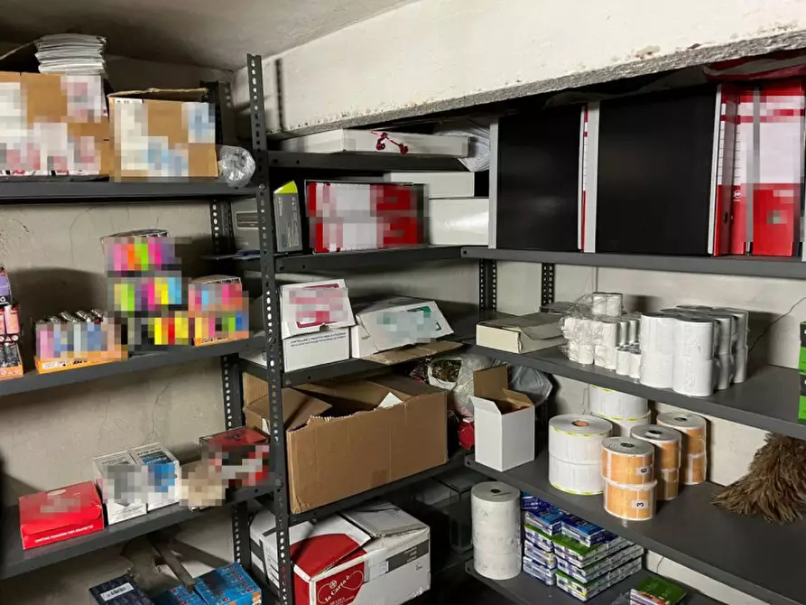 Immagine 10 di Negozio in vendita  in zona centrale a Fusignano