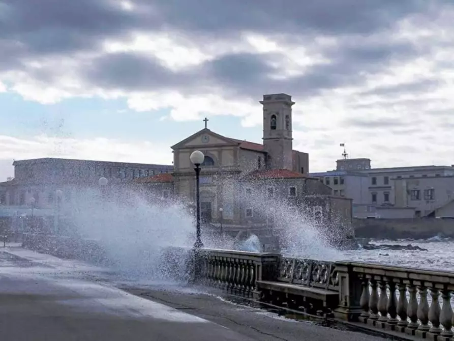 Immagine 25 di Attico in vendita  in Via del Littorale, N. 164 a Livorno
