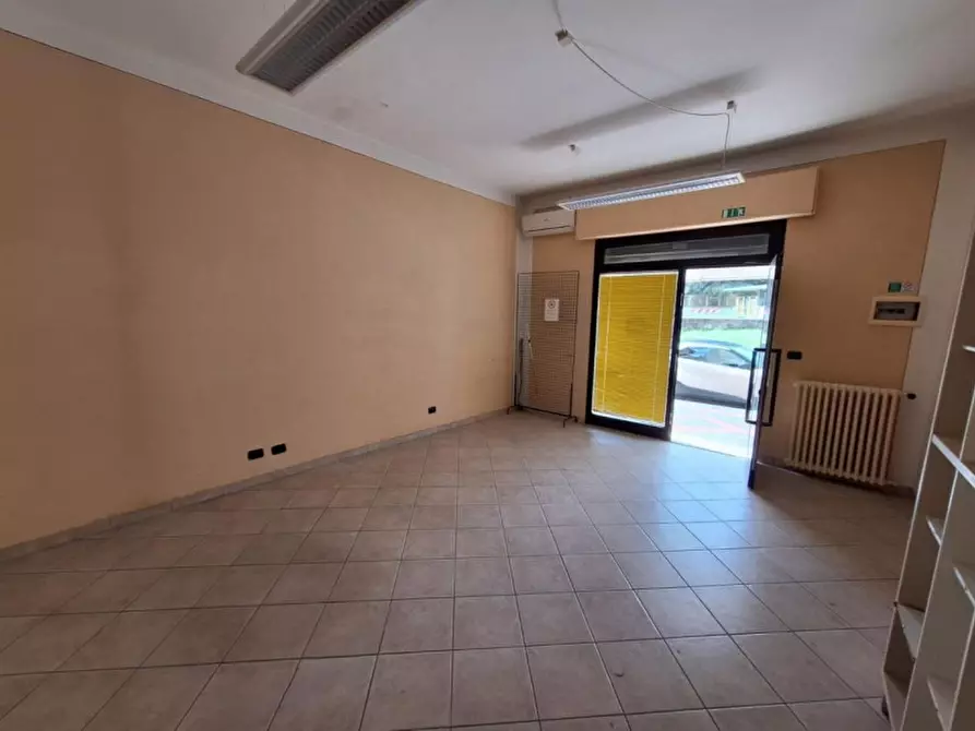 Immagine 3 di Negozio in vendita  in Via delle Olimpiadi, N. 4 a Pistoia