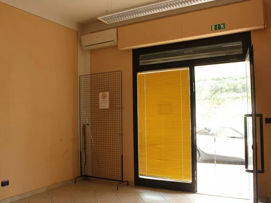 Immagine 5 di Negozio in vendita  in Via delle Olimpiadi, N. 4 a Pistoia