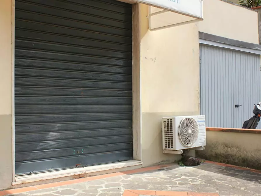 Immagine 8 di Negozio in vendita  in Via delle Olimpiadi, N. 4 a Pistoia