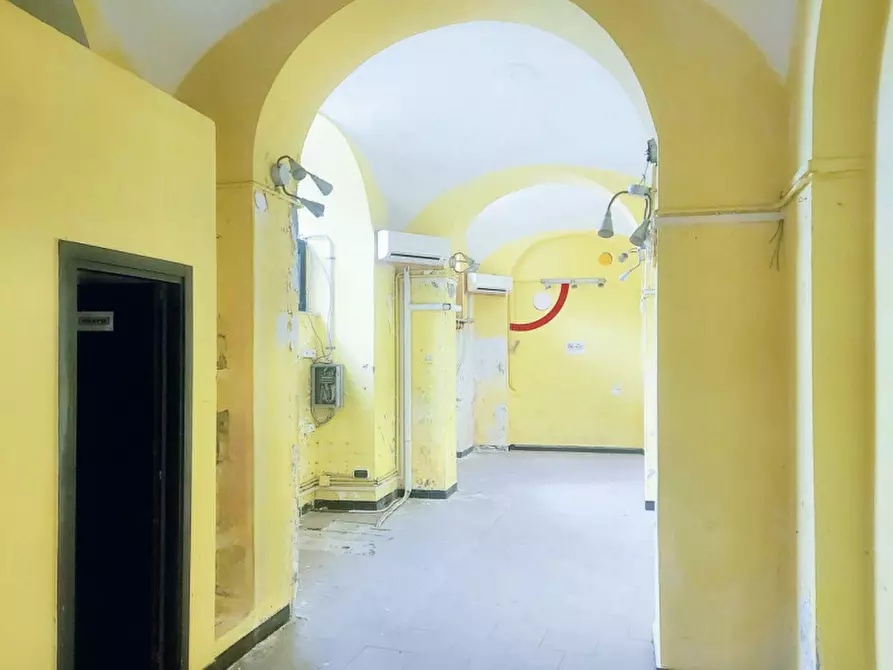 Immagine 3 di Negozio in vendita  in via Chiodo, N. 30 a Savona