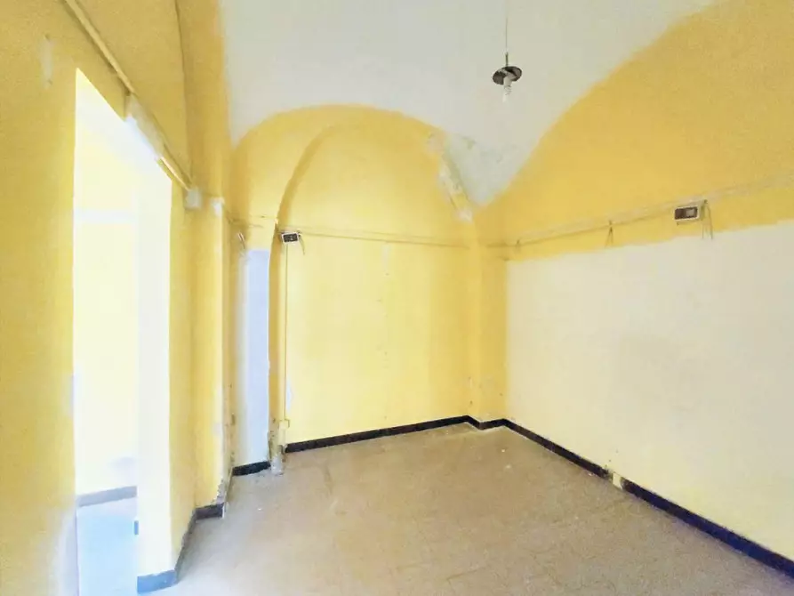 Immagine 4 di Negozio in vendita  in via Chiodo, N. 30 a Savona