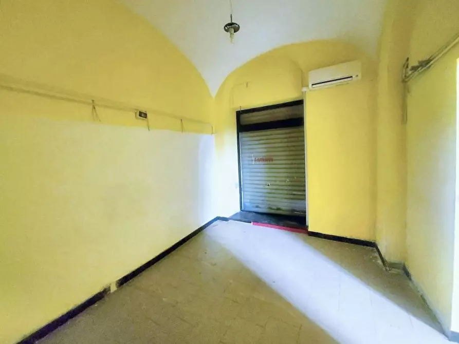 Immagine 5 di Negozio in vendita  in via Chiodo, N. 30 a Savona
