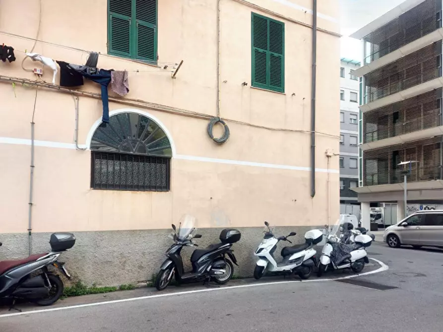 Immagine 7 di Negozio in vendita  in via Chiodo, N. 30 a Savona