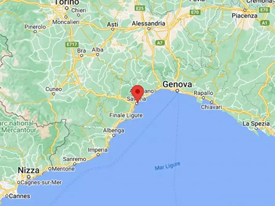 Immagine 10 di Negozio in vendita  in via Chiodo, N. 30 a Savona