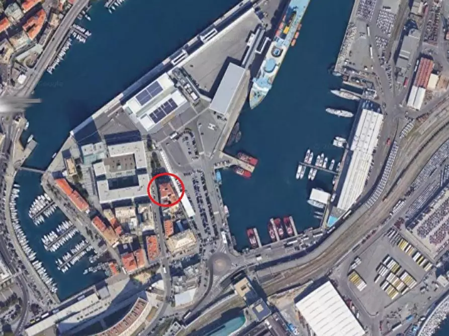 Immagine 15 di Negozio in vendita  in via Chiodo, N. 30 a Savona