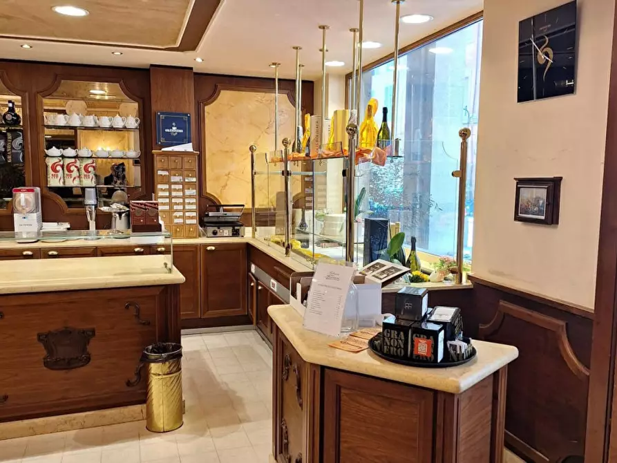 Immagine 3 di Attività commerciale in vendita  in Via Mario Gordini, 11, 48121 Ravenna RA, Italia a Ravenna