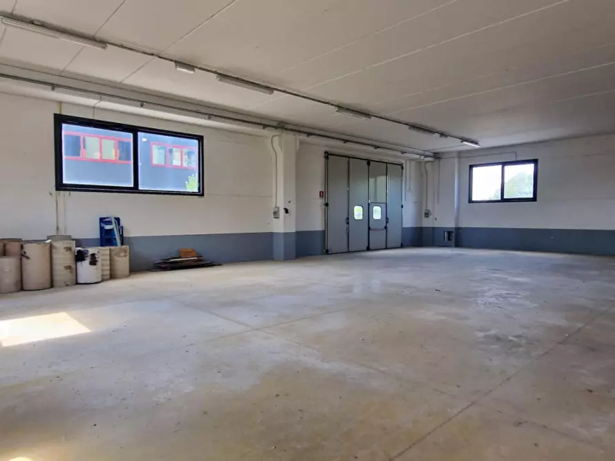 Immagine 3 di Capannone industriale in vendita  in Via Liri, 41, 06024 Gubbio PG, Italia a Gubbio