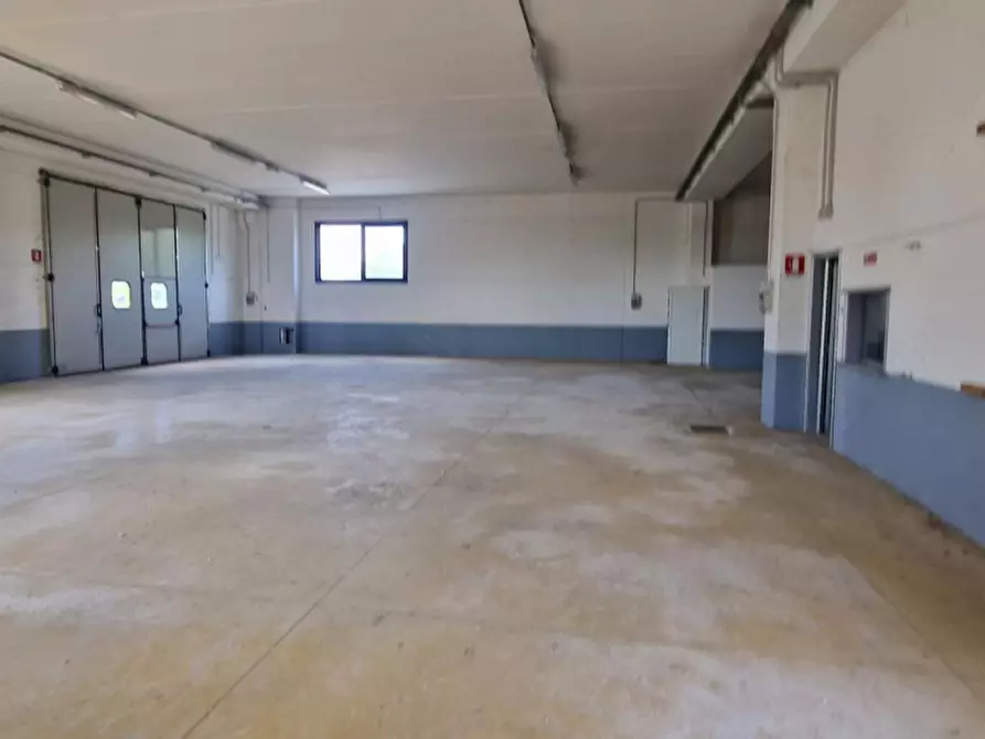 Immagine 4 di Capannone industriale in vendita  in Via Liri, 41, 06024 Gubbio PG, Italia a Gubbio