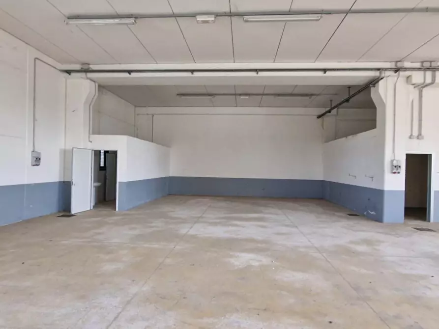 Immagine 5 di Capannone industriale in vendita  in Via Liri, 41, 06024 Gubbio PG, Italia a Gubbio