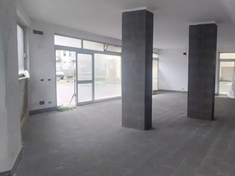 Immagine 3 di Negozio in vendita  in Via Cavour, N. 89 a Alba Adriatica