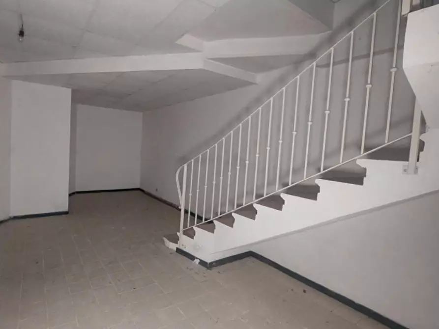 Immagine 4 di Negozio in vendita  in Via Cavour, N. 89 a Alba Adriatica