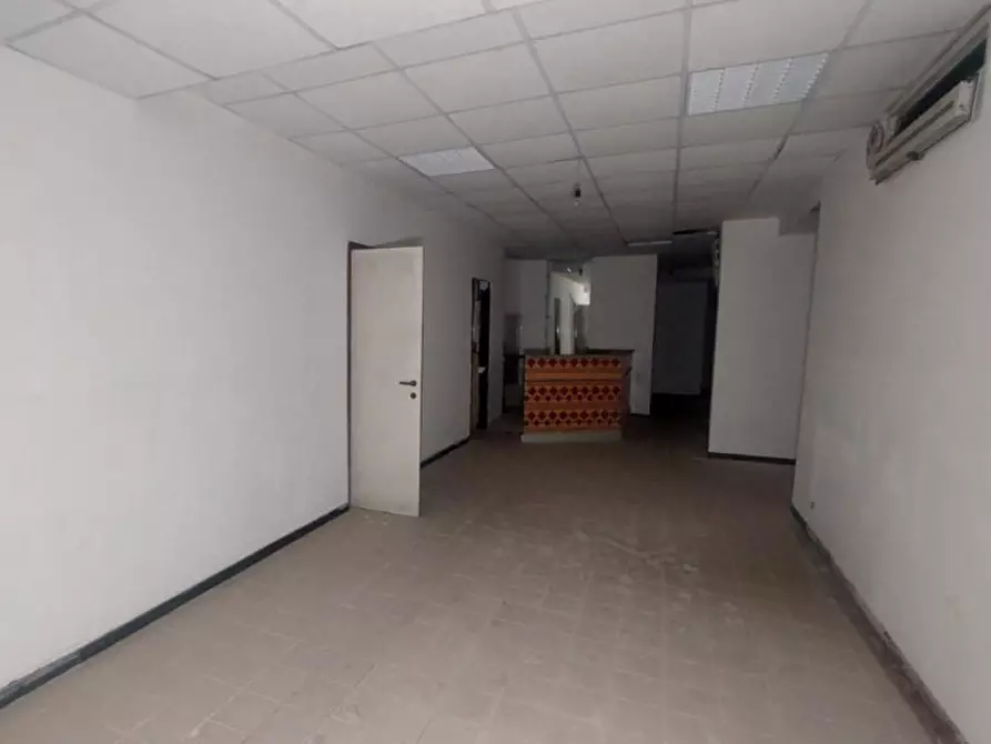 Immagine 6 di Negozio in vendita  in Via Cavour, N. 89 a Alba Adriatica