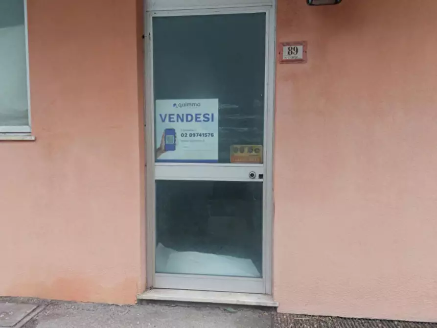Immagine 9 di Negozio in vendita  in Via Cavour, N. 89 a Alba Adriatica