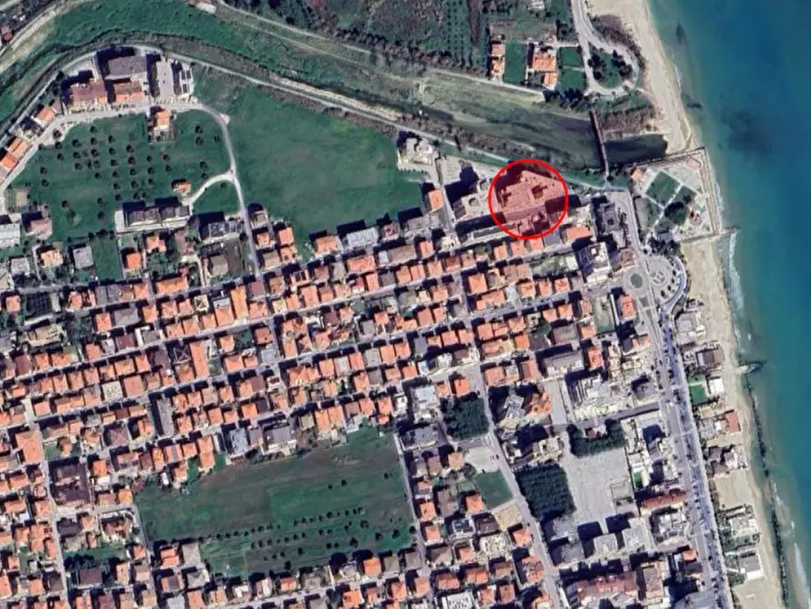 Immagine 16 di Negozio in vendita  in Via Cavour, N. 89 a Alba Adriatica