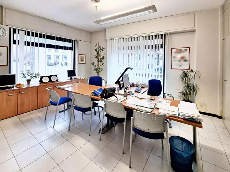 Immagine 11 di Ufficio in vendita  in Via Giovanni Amendola, N. 11 a Bologna
