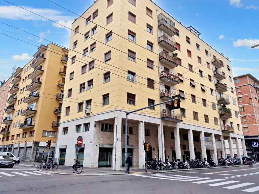 Immagine 15 di Ufficio in vendita  in Via Giovanni Amendola, N. 11 a Bologna