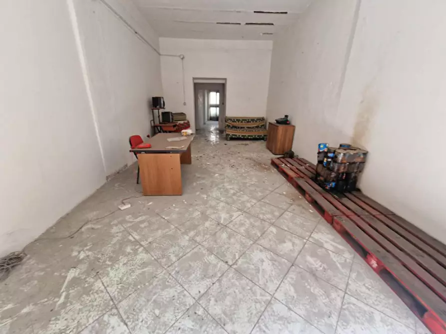 Immagine 3 di Negozio in vendita  in Via G. Pomponio Leto, N. 25/B a Salerno