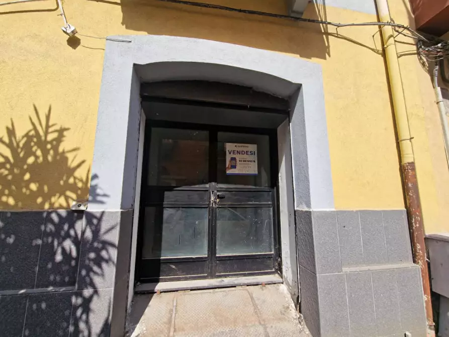 Immagine 1 di Negozio in vendita  in Via G. Pomponio Leto, N. 25/B a Salerno