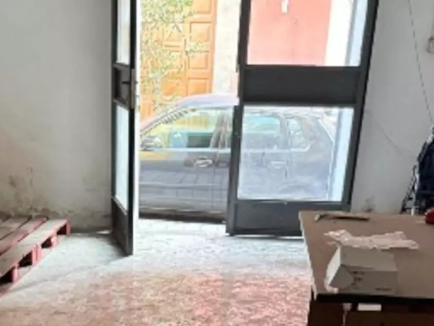 Immagine 5 di Negozio in vendita  in Via G. Pomponio Leto, N. 25/B a Salerno