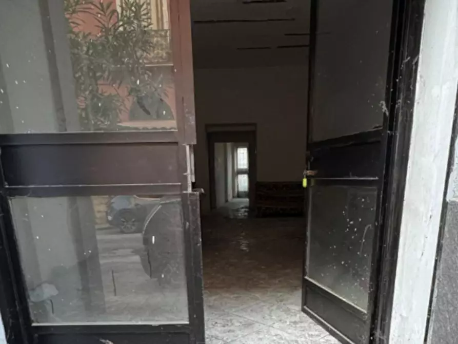Immagine 7 di Negozio in vendita  in Via G. Pomponio Leto, N. 25/B a Salerno