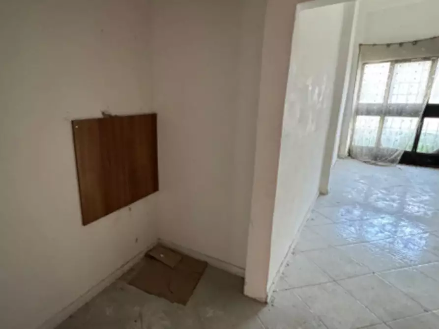 Immagine 8 di Negozio in vendita  in Via G. Pomponio Leto, N. 25/B a Salerno