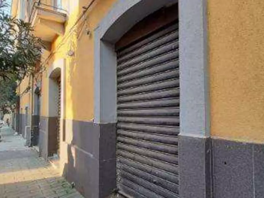 Immagine 10 di Negozio in vendita  in Via G. Pomponio Leto, N. 25/B a Salerno
