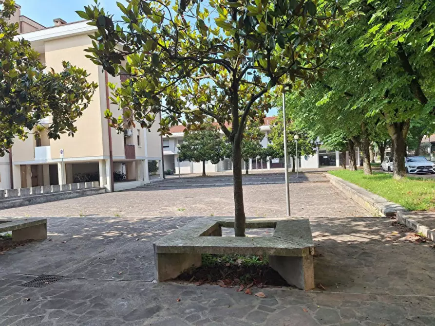 Immagine 2 di Negozio in vendita  in via Botticelli, N. snc a San Donà Di Piave