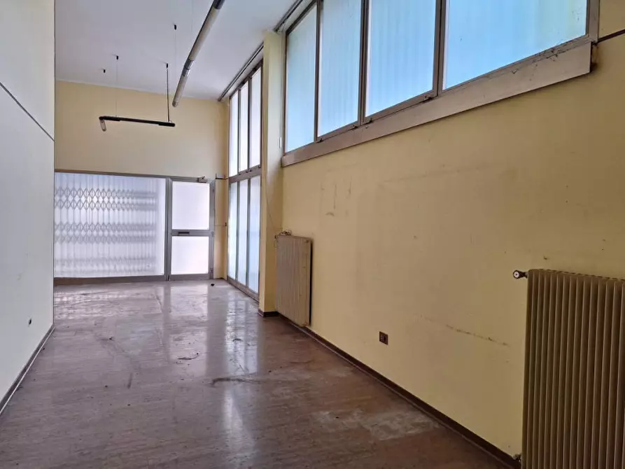 Immagine 3 di Negozio in vendita  in via Botticelli, N. snc a San Donà Di Piave