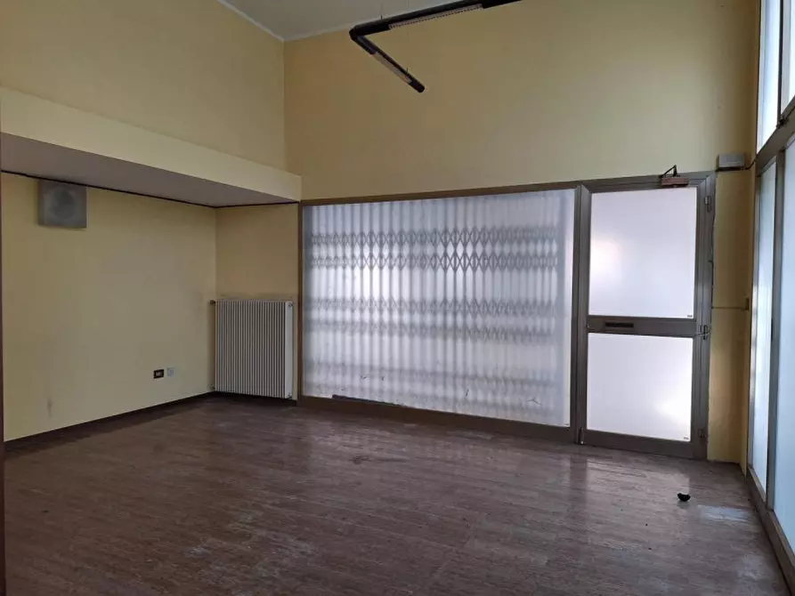 Immagine 4 di Negozio in vendita  in via Botticelli, N. snc a San Donà Di Piave