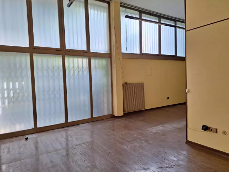 Immagine 5 di Negozio in vendita  in via Botticelli, N. snc a San Donà Di Piave