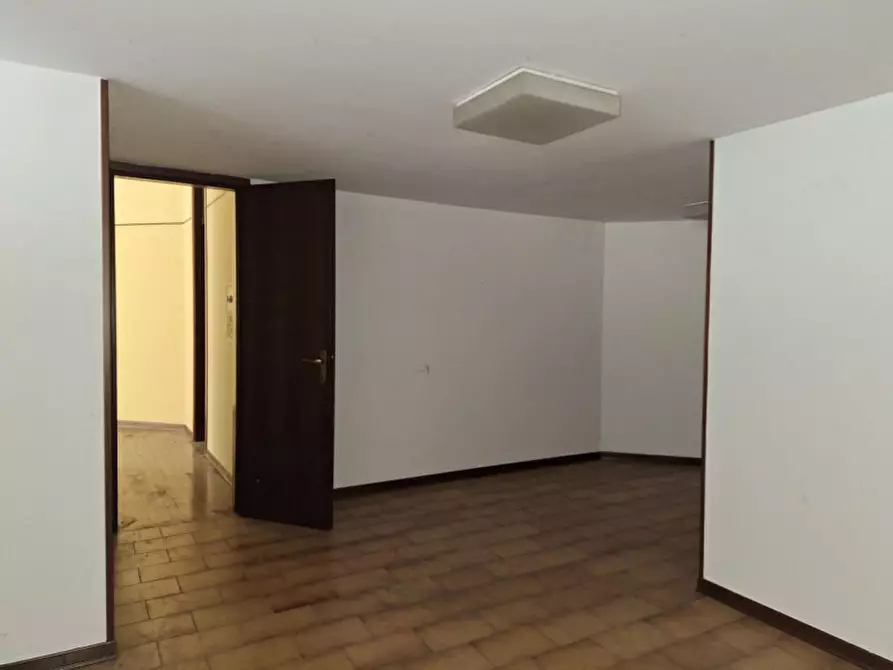 Immagine 8 di Negozio in vendita  in via Botticelli, N. snc a San Donà Di Piave