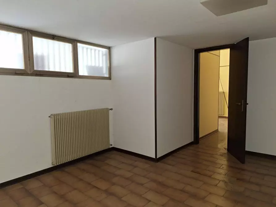 Immagine 9 di Negozio in vendita  in via Botticelli, N. snc a San Donà Di Piave