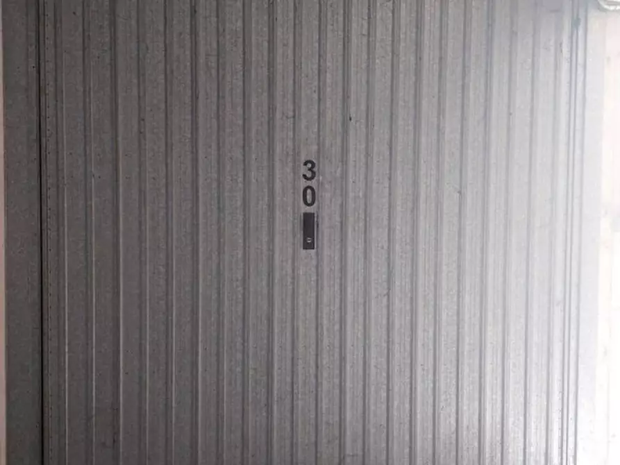 Immagine 1 di Posto auto in vendita  in Via dei Giardinetti, N. 158 a Roma