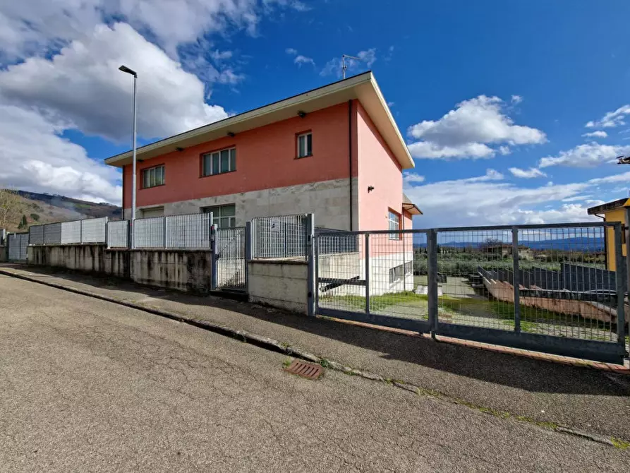 Immagine 1 di Magazzino in vendita  in Loclità San Giustino Valdarno, Via Coppi, N. 8-10 a Loro Ciuffenna