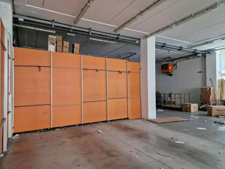 Immagine 3 di Magazzino in vendita  in Loclità San Giustino Valdarno, Via Coppi, N. 8-10 a Loro Ciuffenna