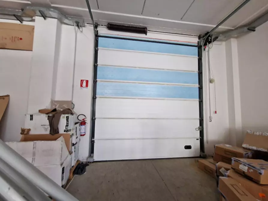 Immagine 6 di Magazzino in vendita  in Loclità San Giustino Valdarno, Via Coppi, N. 8-10 a Loro Ciuffenna